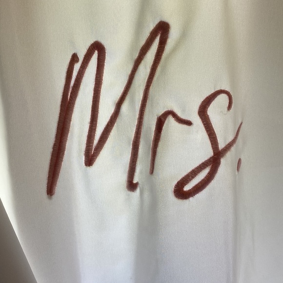 NWT Ladies Mrs. bridal silk robe size medium - Picture 2 of 8